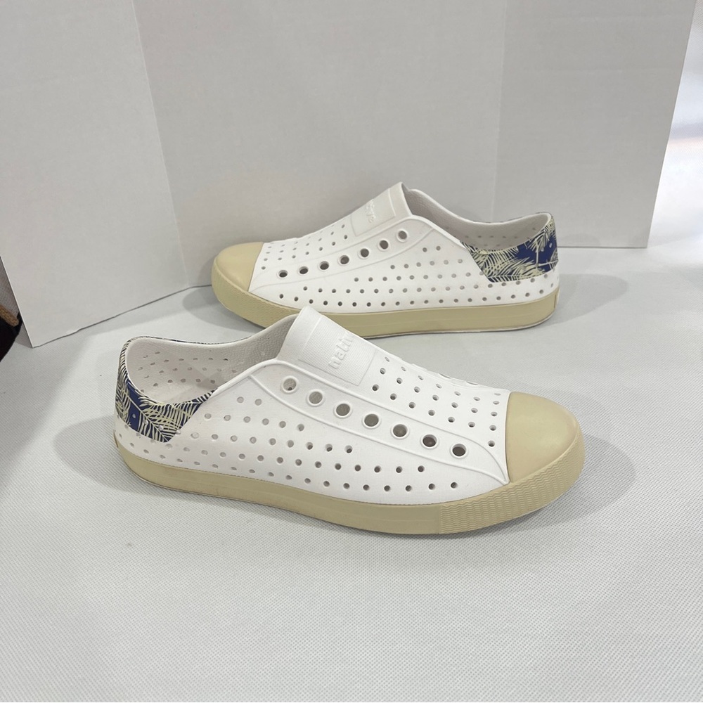 Native Unisex Jefferson Color Block Size W-10-M-8 Slip-On Sandals White Tan